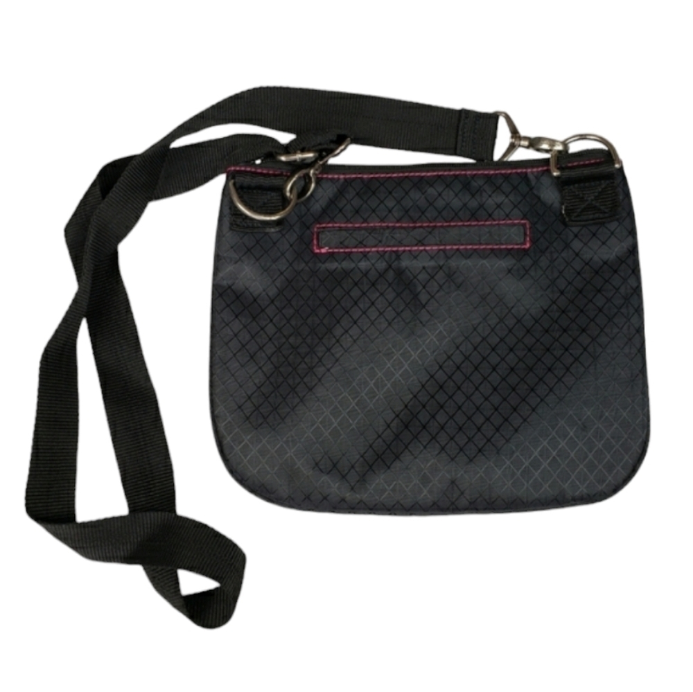 Her Deluxe Pouch Crossbody Purse Black Adjustable Strap Pockets Thirty One